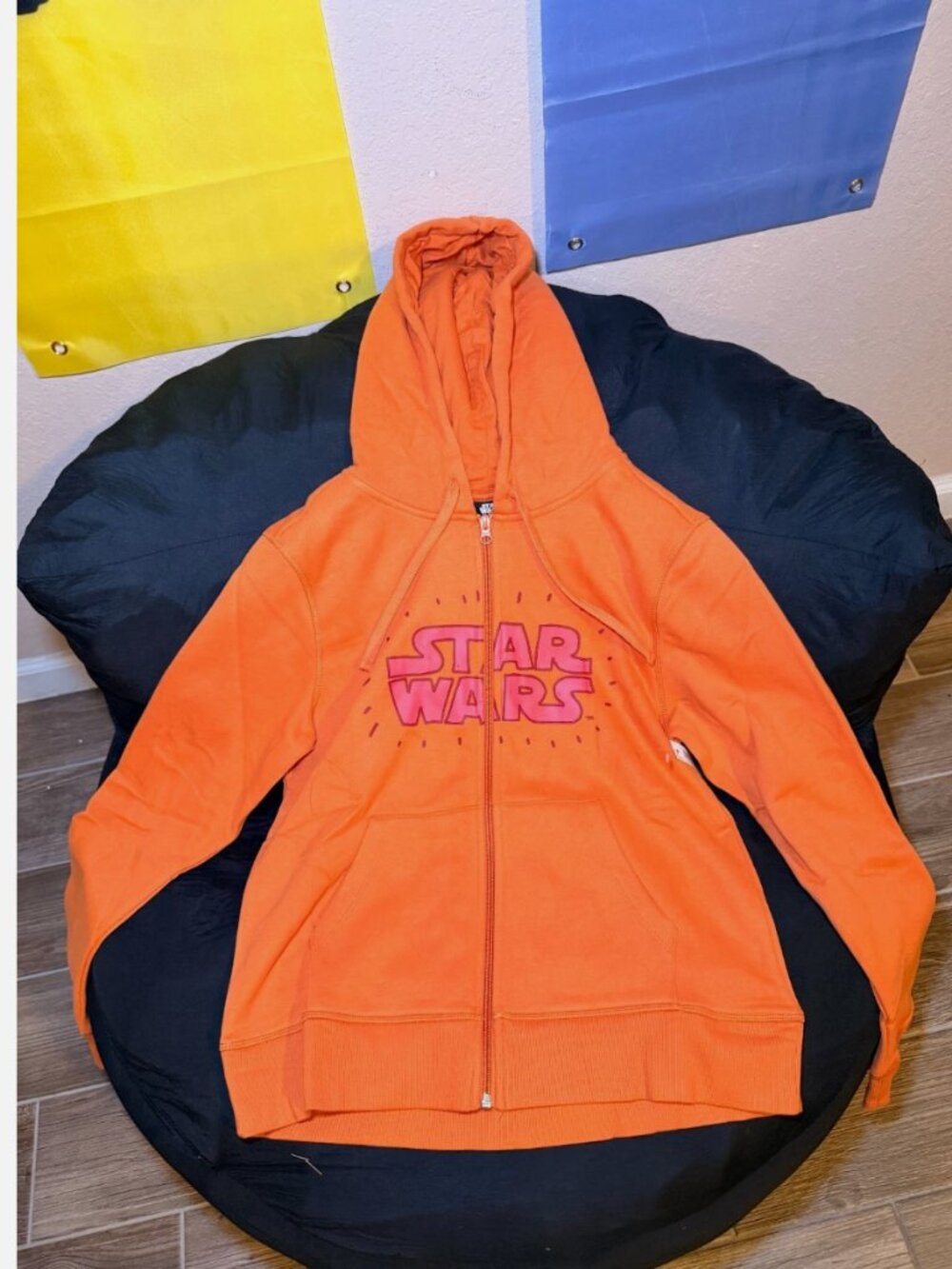 Amazon Essentials Women’s Star Wars Orange Zip Up Hoodie Sweatshirt Medium
